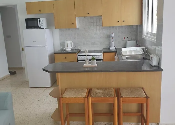 G&e Harbour Apartment Lachi