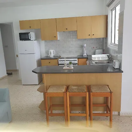 G&e Harbour Apartment Lachi
