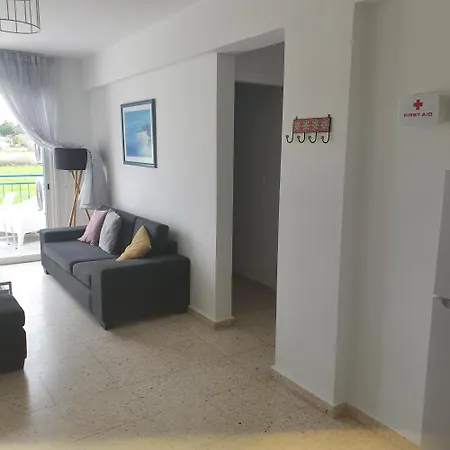 G&e Harbour Apartment Lachi